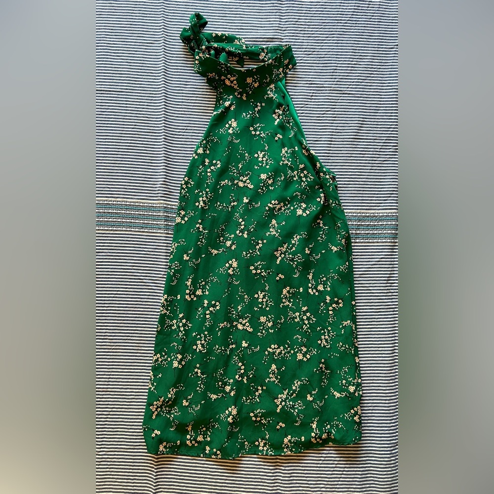 Green swing dress from Lulu’s with bow tie back. Small floral detail.